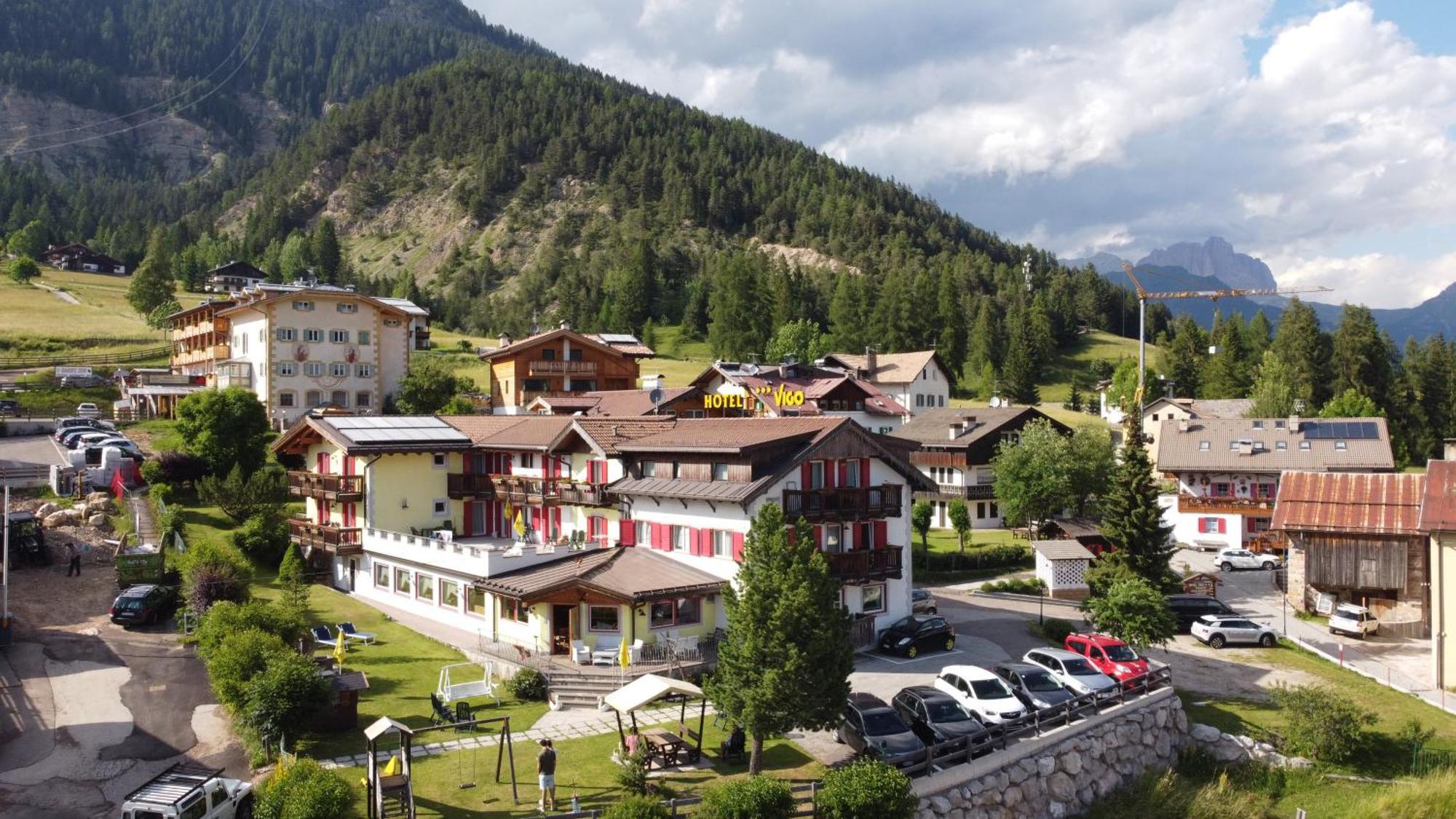 Hotel Vigo Vigo di Fassa Exterior foto